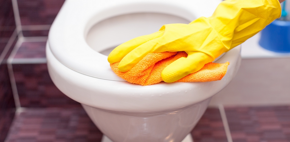 10 Tips for How to Clean a Hotel Bathroom Diligently