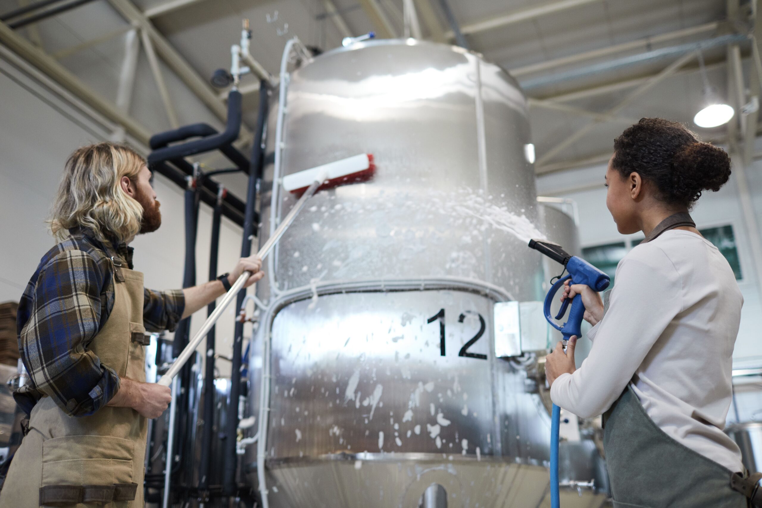 How to Choose the Right Industrial Cleaning Company for Your Business